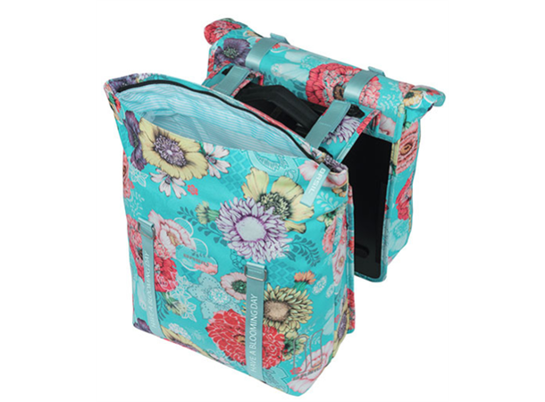 Basil Dobbel Sykkelveske MIK Bloom Field 2 x 17,5 liter, Sky Blue 