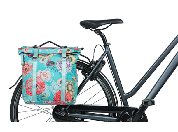 Basil Dobbel Sykkelveske MIK Bloom Field 2 x 17,5 liter, Sky Blue 