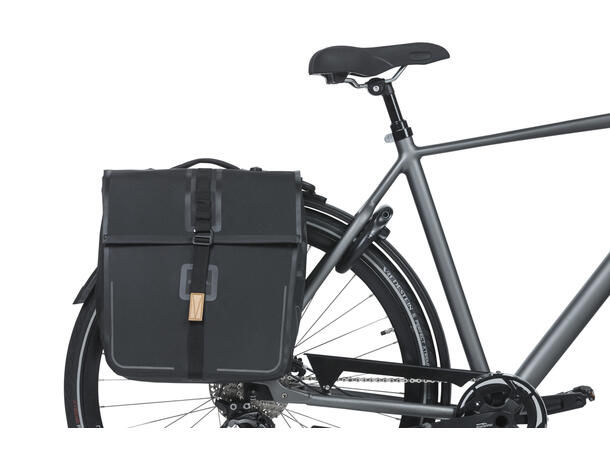 Basil Dobbel Sykkelveske MIK Urban Dry 2 x 25 liter, Black 