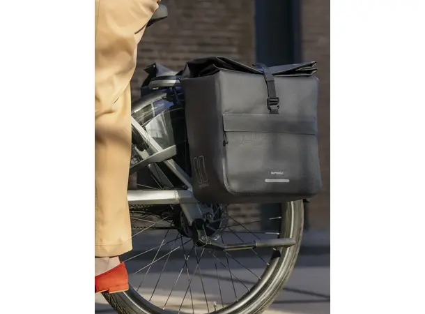 Basil Dobbel Sykkelveske Urban Dry Neo 46-52 liter, Black 